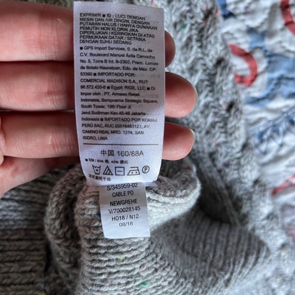 Light Grey Sweater, Old Navy Small - Picture 4 of 5